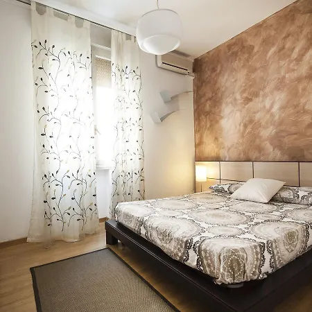 Porta San Felice Halldis Apartament *